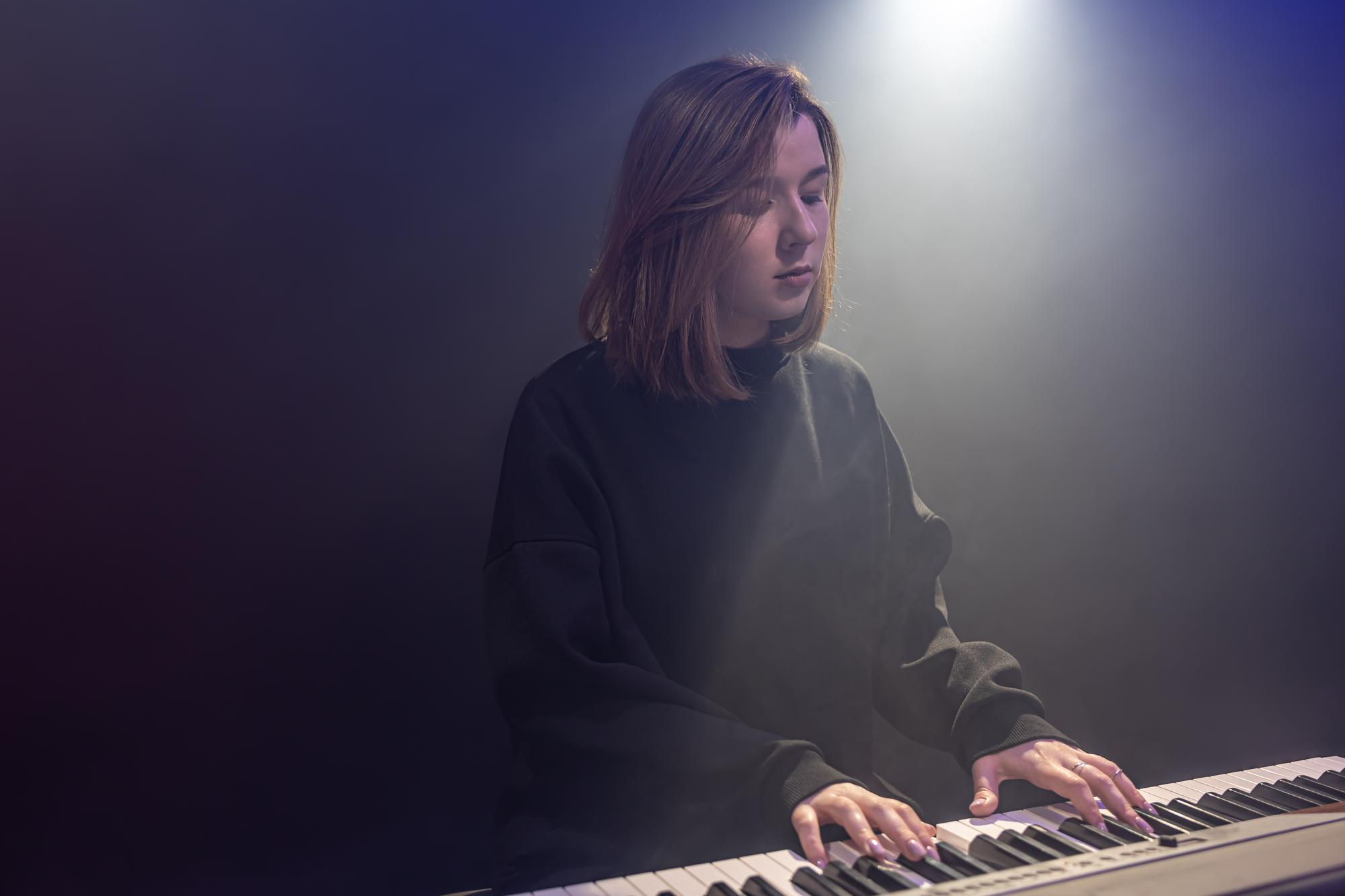 Camille Farge em performance artística